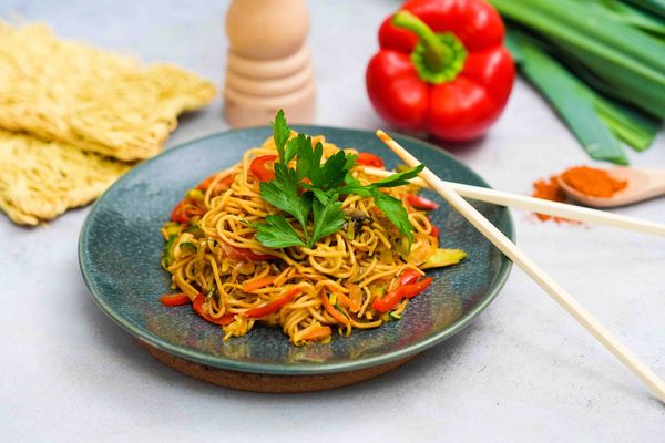 Nouilles chinoises aux légumes et aux épices
