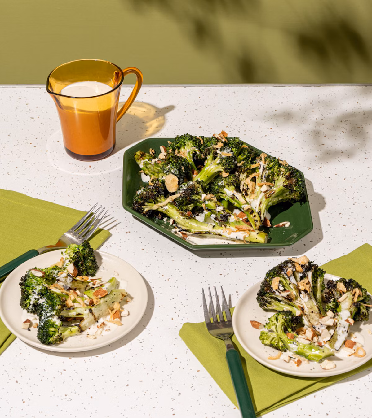 Brocoli au BBQ et sauce yogourt-tahini
