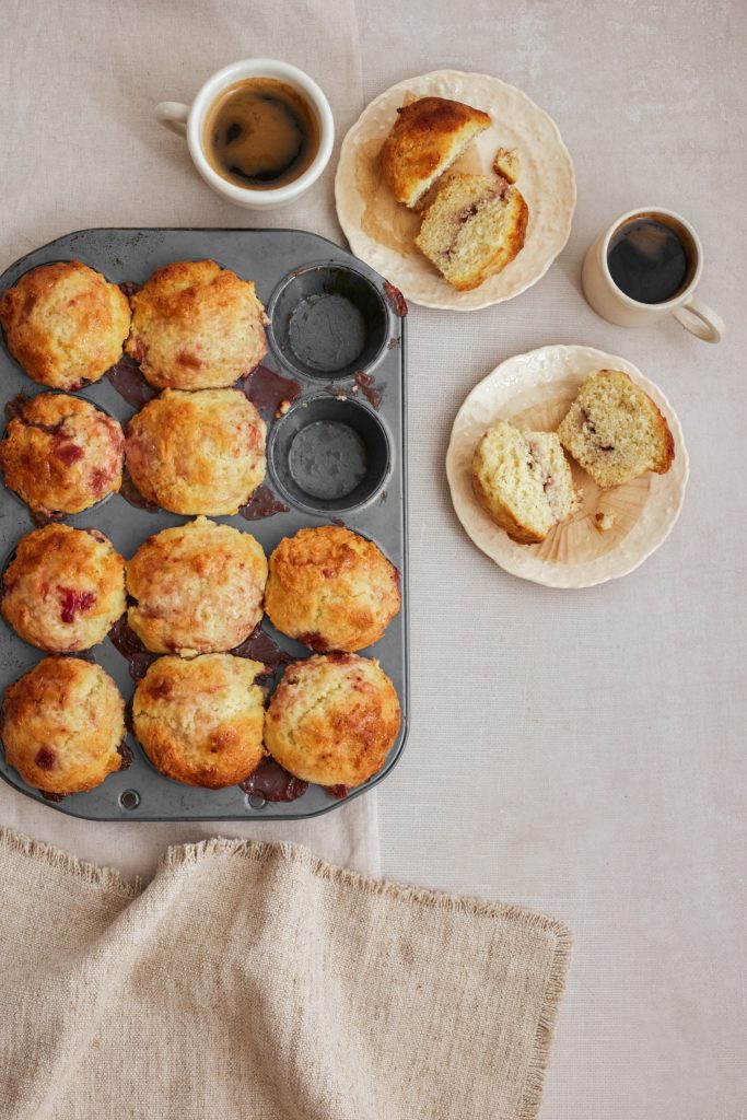 Muffins fraises, rhubarbe et ricotta