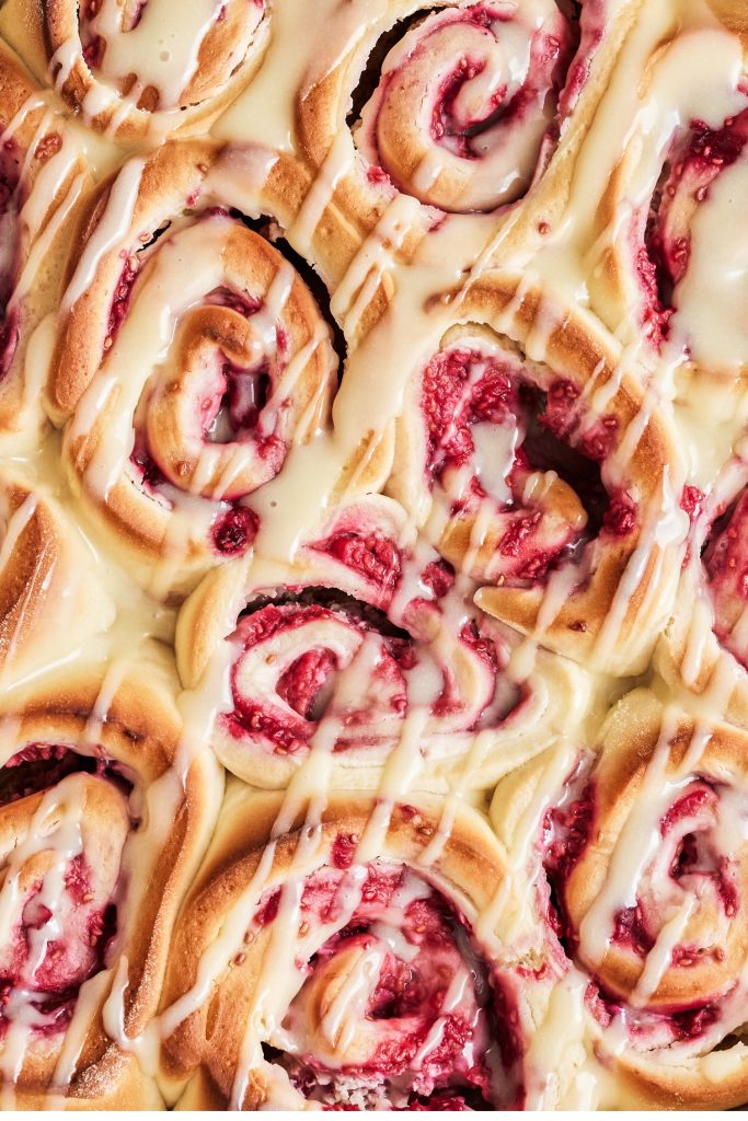 Brioches à la framboise, au fromage à la crème et au chocolat