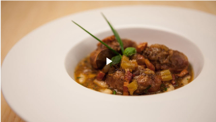 Joues de porc braisées au vin blanc et aux lardons
