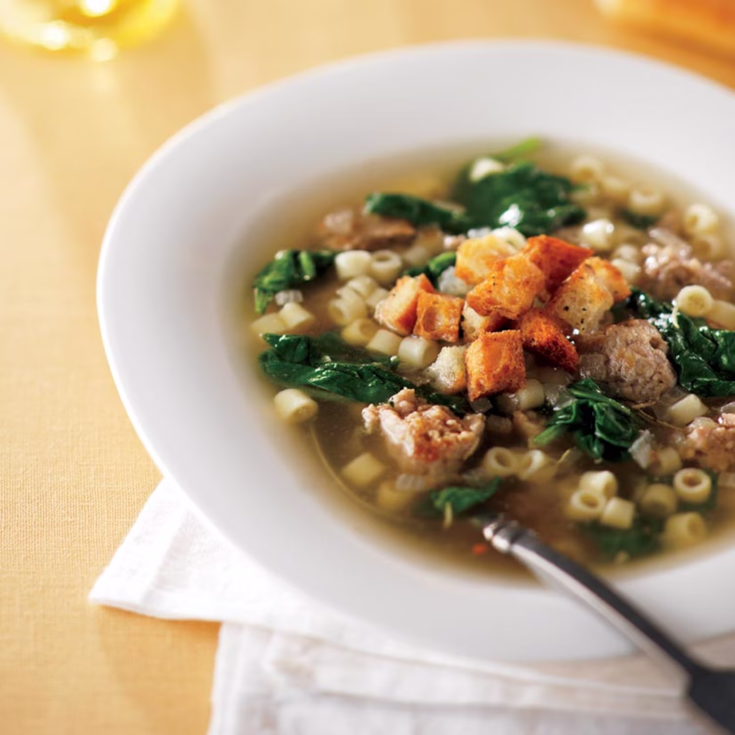 Soupe aux saucisses et aux épinards