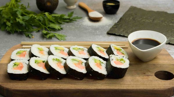 Makis saumon, concombre, avocat