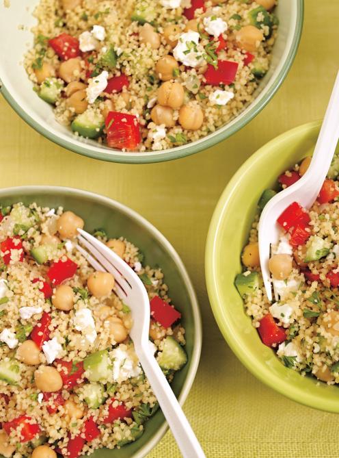 Salade de couscous aux légumes et aux pois chiches