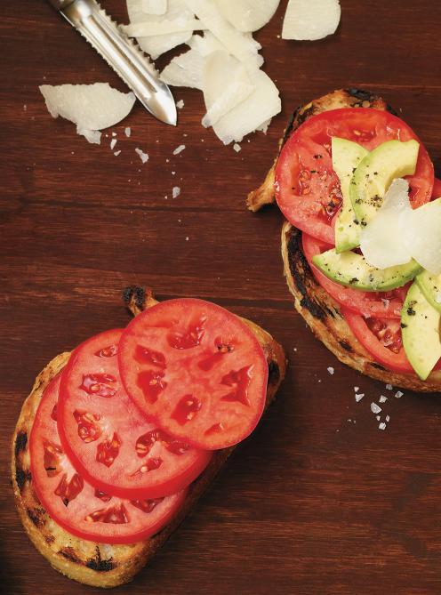 Bruschetta aux tomates et à l'avocat
