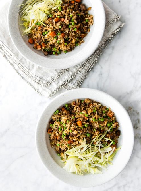 Riz frit au boeuf et aux petits pois