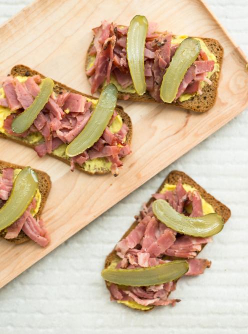 Canapés à la viande fumée (smoked meat)