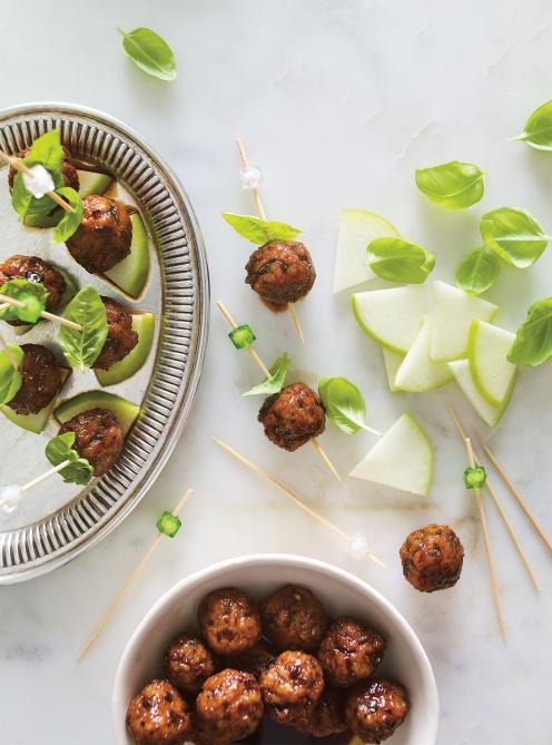Boulettes de porc laquées, pomme verte et basilic
