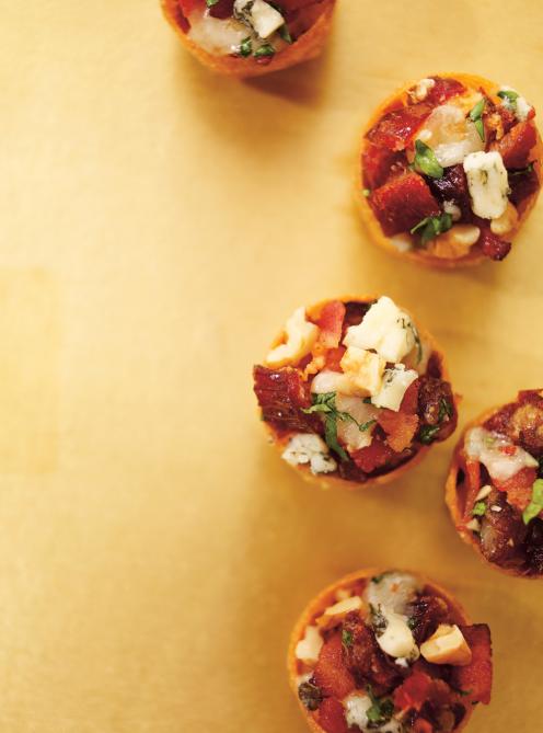 Coupelles au bacon, aux dattes et au fromage bleu