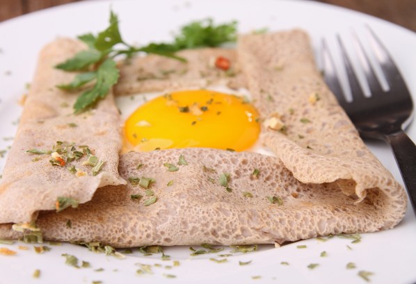Crêpes au Sarrasin farcies à l'oeuf, fromage et jambon