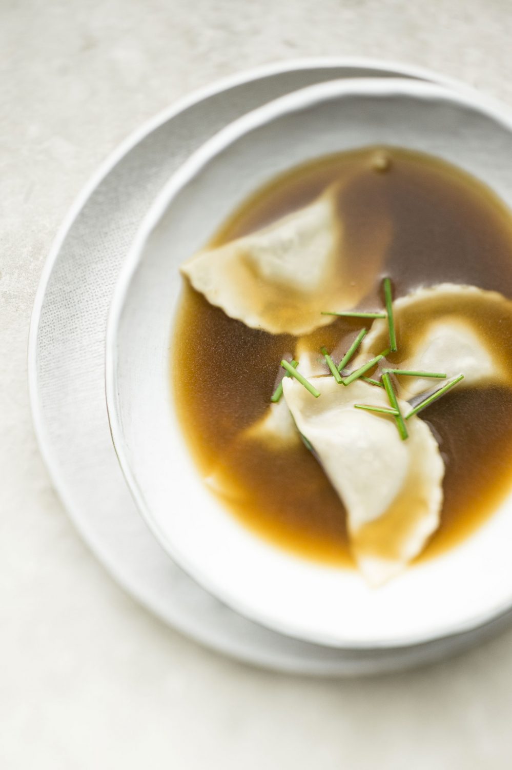 Raviolis aux champignons et fumet de porcinis