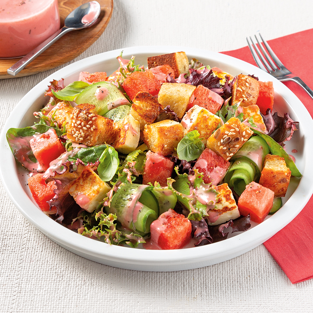 Salade panzanella au halloumi et melon d’eau
