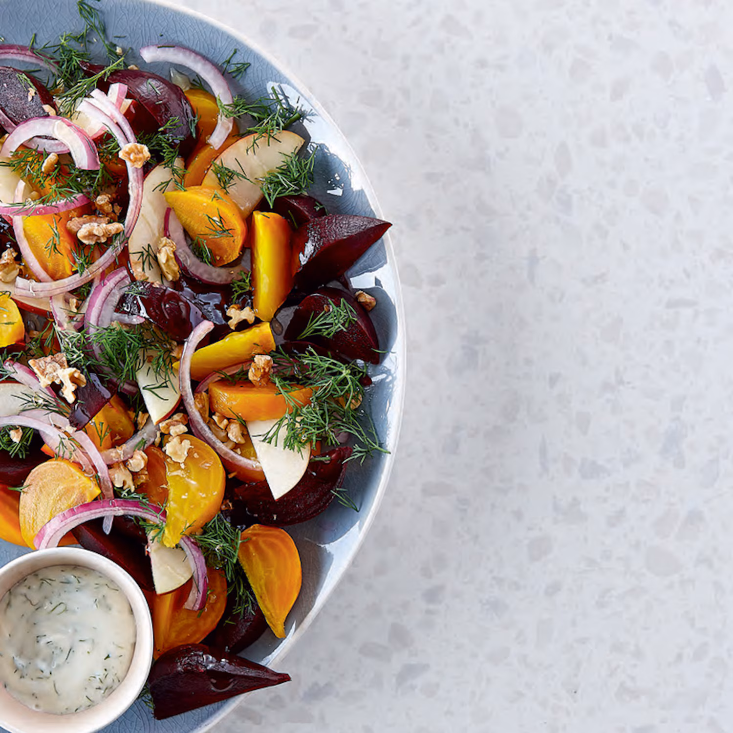 Salade de betteraves rôties, pomme et fromage de chèvre