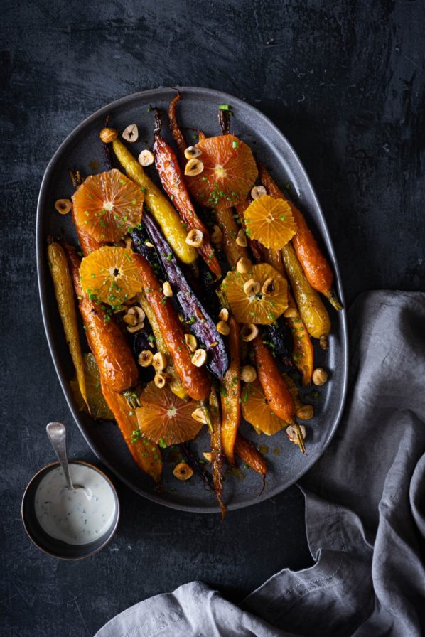 Carottes grillées au miel, oranges et noisettes