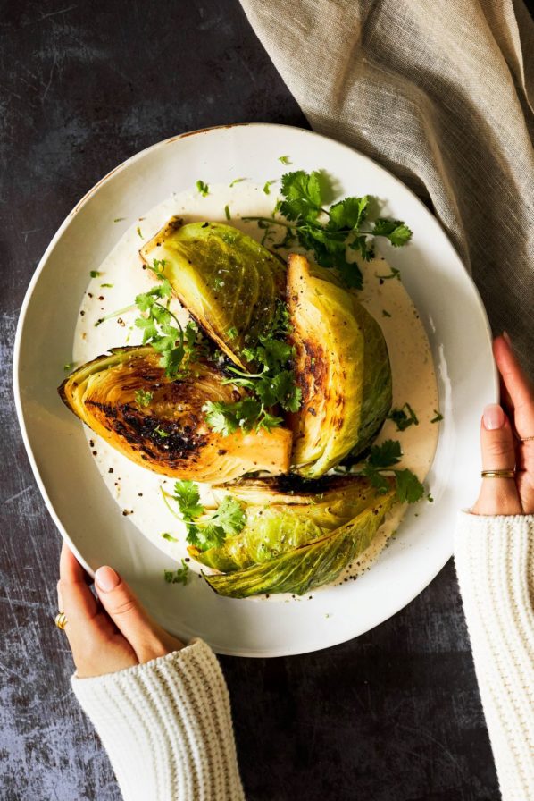 Chou vert grillé, crème à la lime