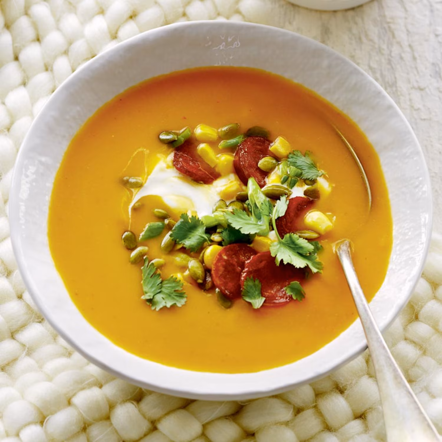 Potage aux patates douces et aux lentilles, garniture maïs et chorizo