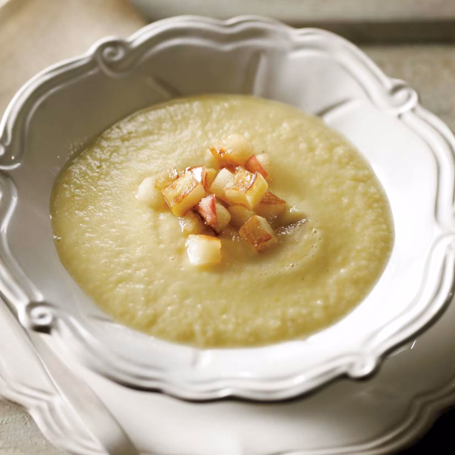Potage aux panais et aux pommes caramélisées