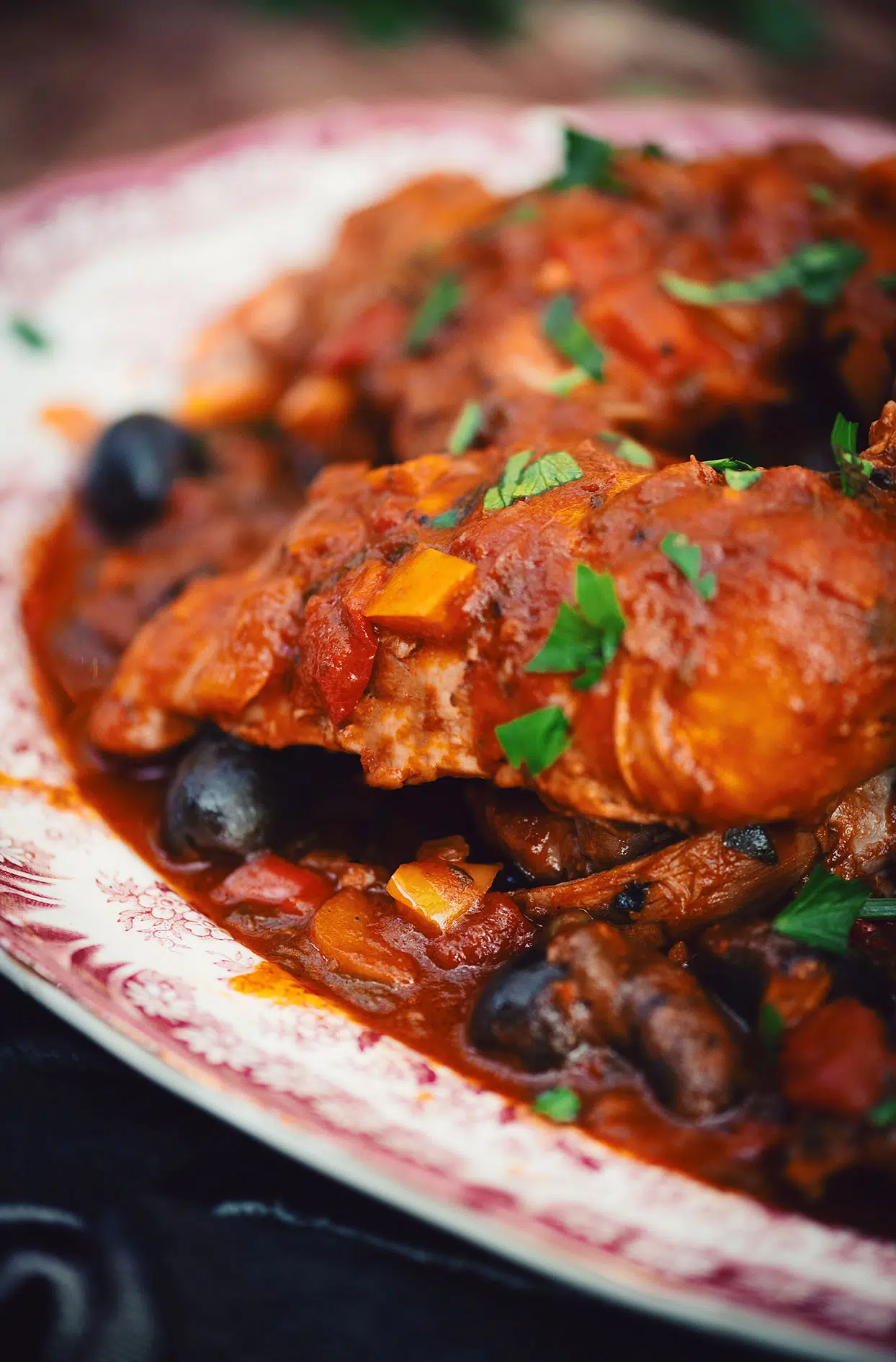 Cuisses de poulet braisées à la cacciatore
