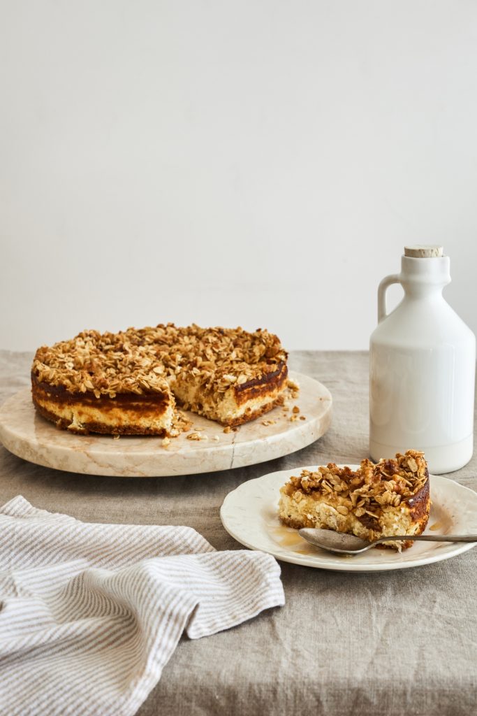 Gâteau au fromage à l’érable & granola aux noix de Grenoble