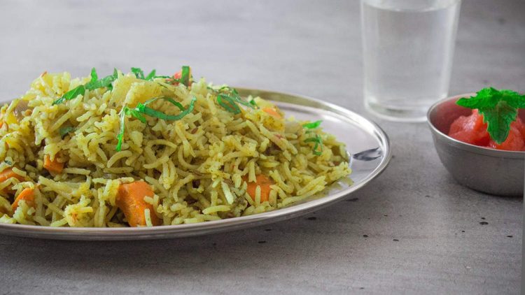 Recette indienne de riz à la menthe et aux légumes en vidéo