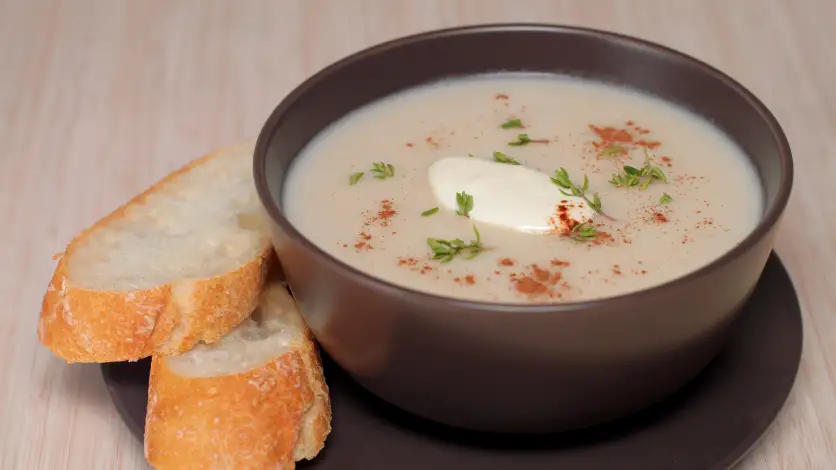 Potage de chou-fleur à la cannelle