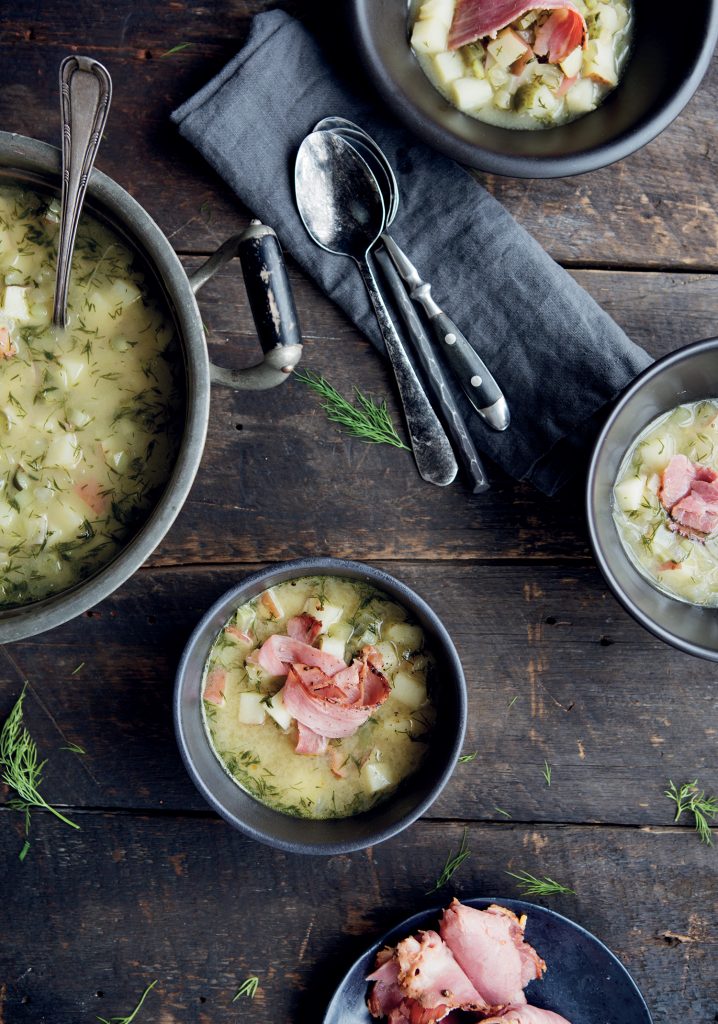 Potage aux cornichons à l’aneth & garniture de viande fumée