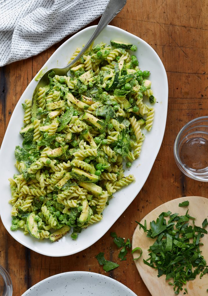 Salade de pâtes ultra-verte & mayonnaise d’avocat