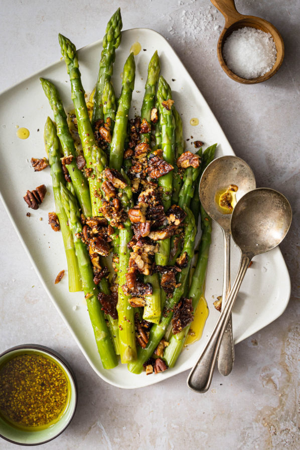 Asperges et croquant pacanes-prosciutto
