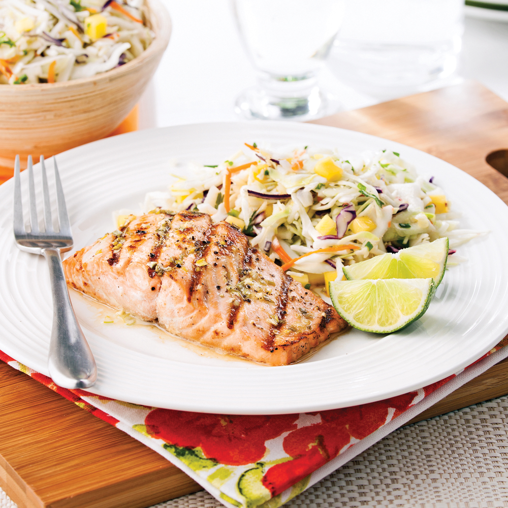 Saumon grillé à la thaï et salade de chou à la mangue