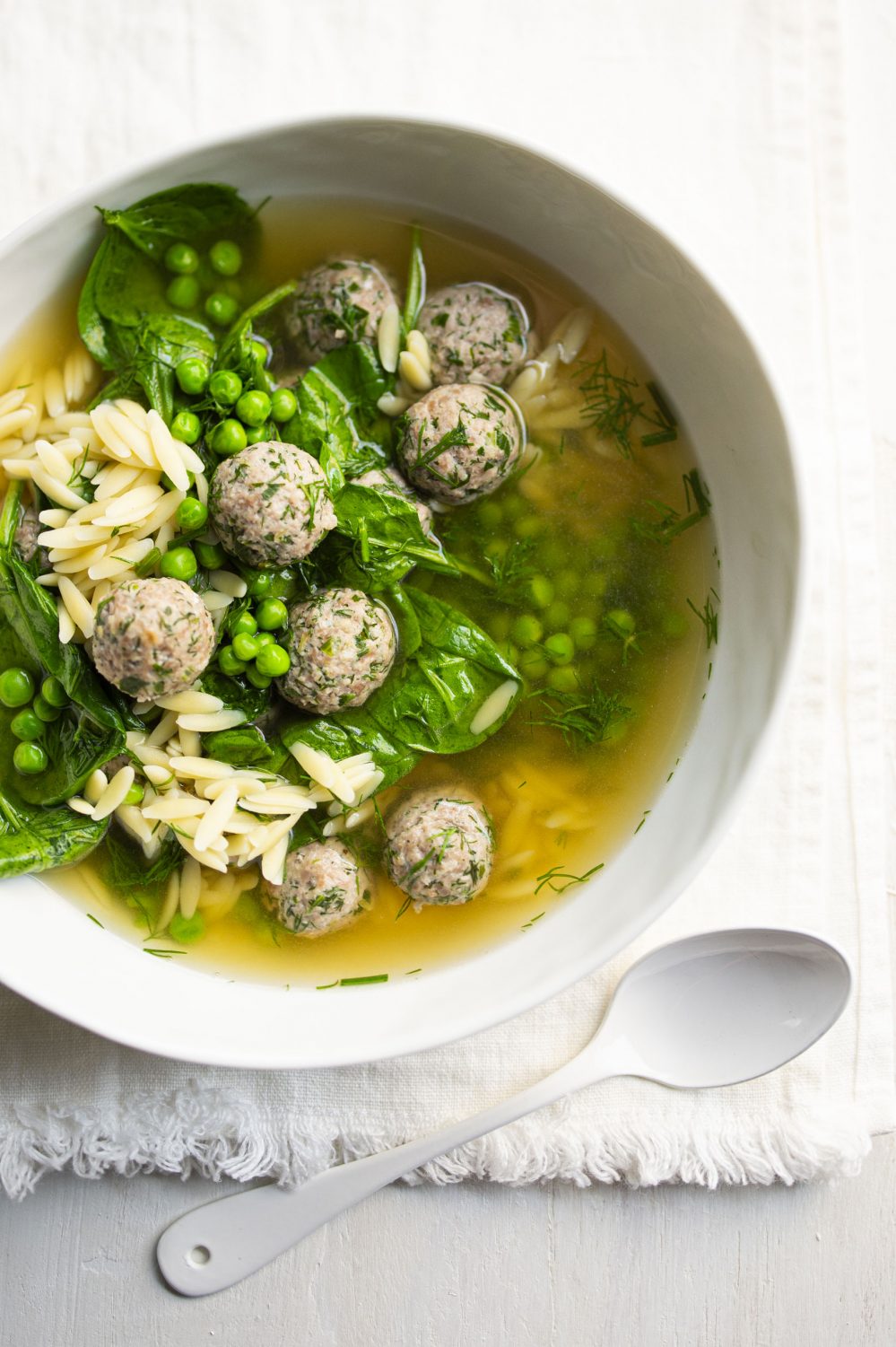 Soupe grecque aux boulettes de poulet et à l’aneth