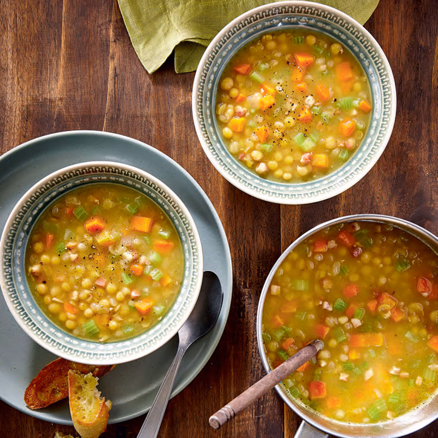 Soupe aux pois et à la pancetta