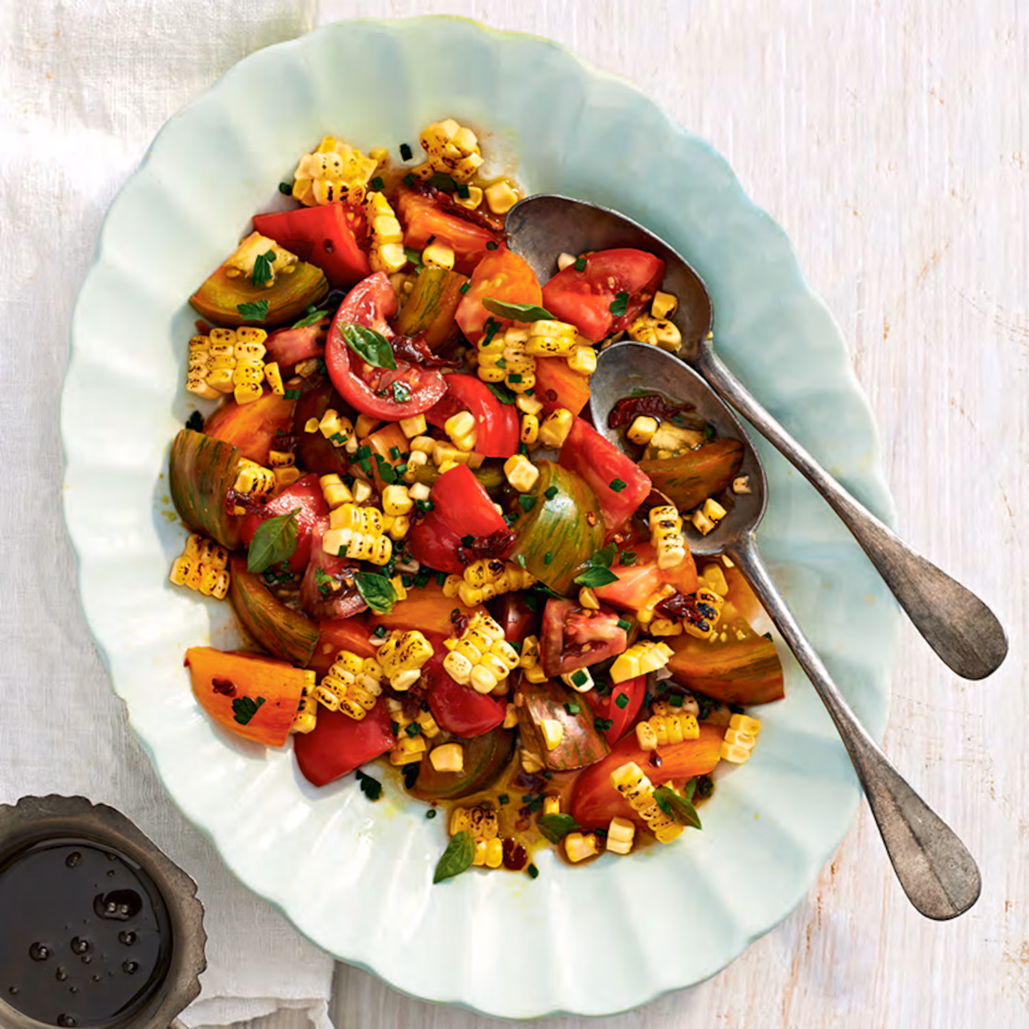 Salade de tomates et de maïs grillé au chipotle